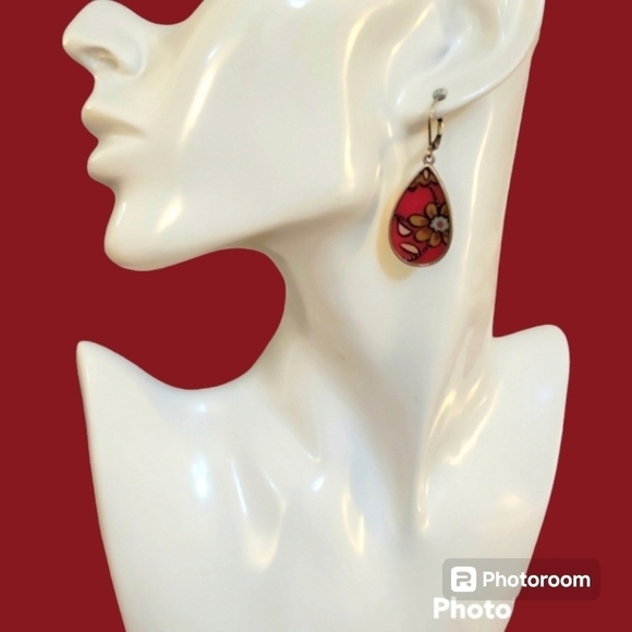 Vintage Jewelry - 3/$30 VTG Floral Daisy Teardrop Bohemian Leverback Dangle Earrings